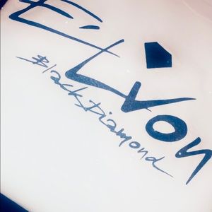 E’lvon T-Shirts